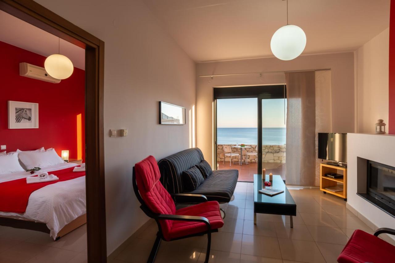 Caravella Luxury Apartments Palaiochora Exteriér fotografie